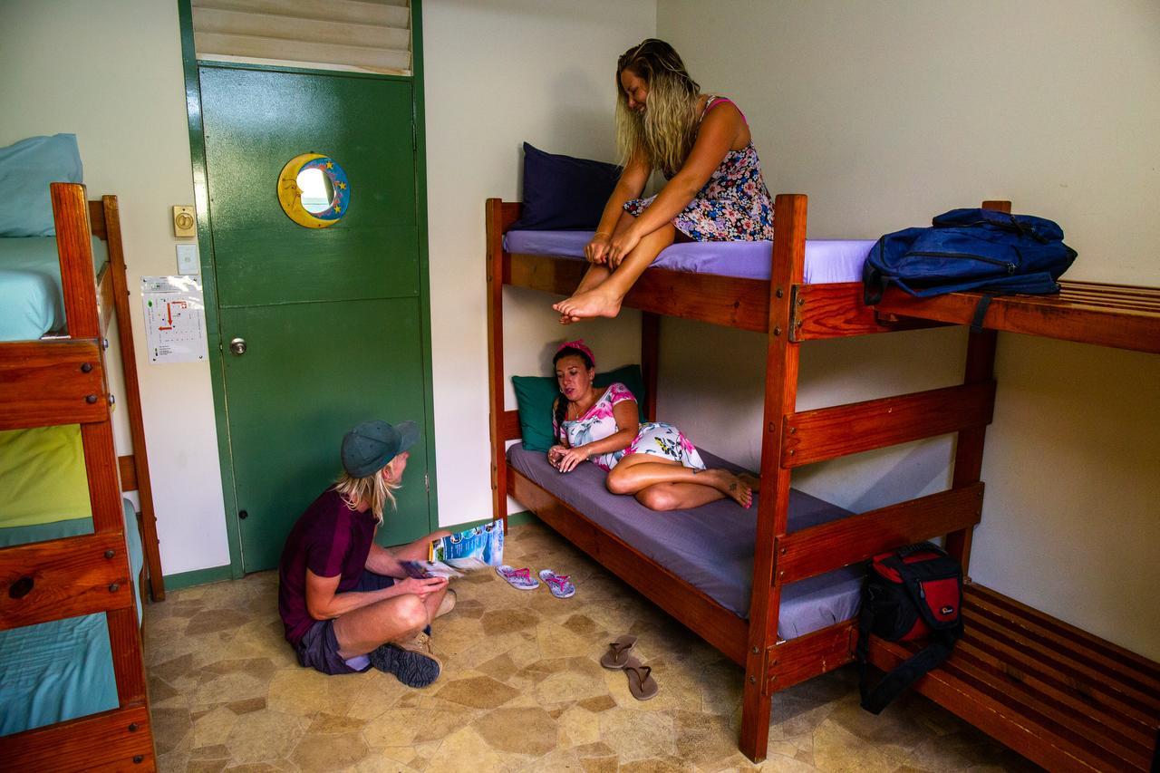 Backpackers By The Bay Hostel Еърли Бийч Екстериор снимка